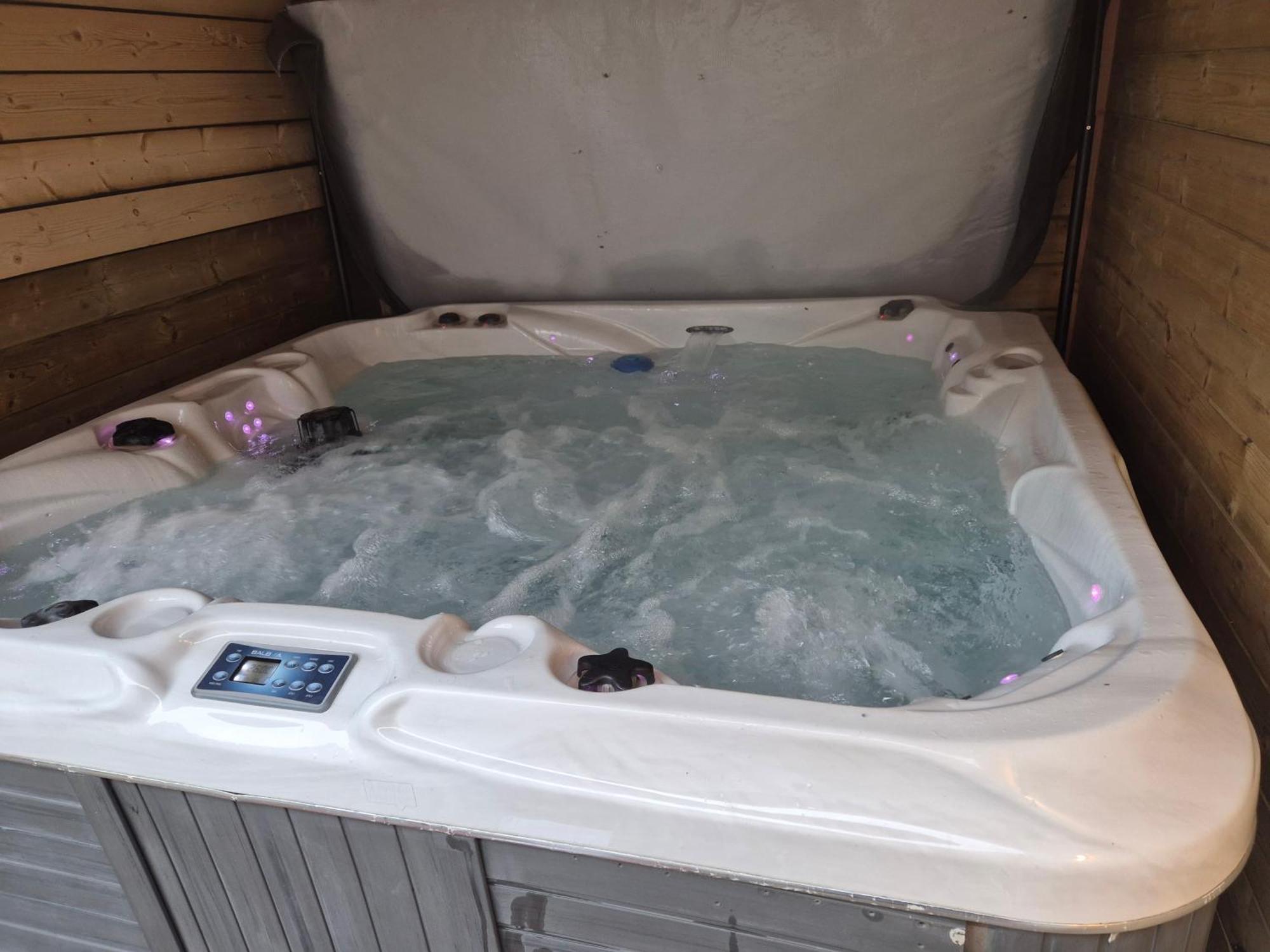 Luxe Boshuisje Met Prive Wellness & Jacuzzi Op De Veluwe Ermelo Exterior photo